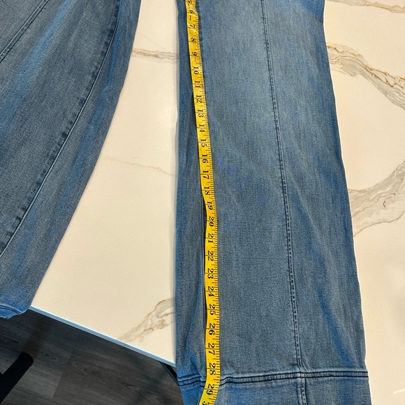 Stylish Denim Jumpsuit with Belt - Picture 5 of 6